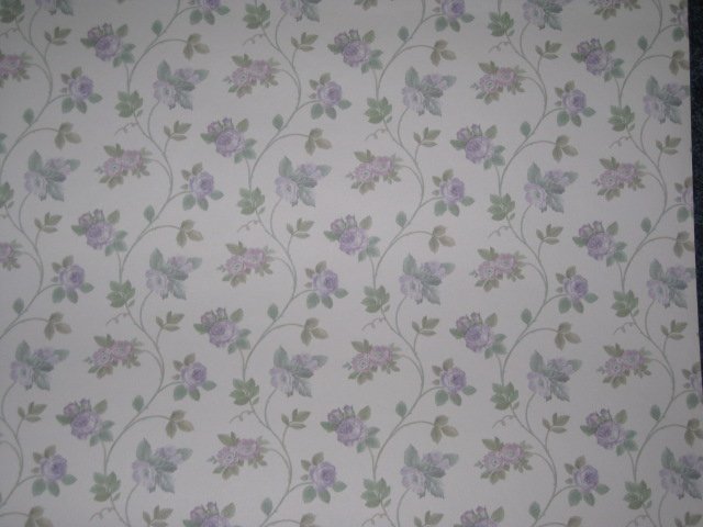 Lilac flowers vined wallpaper
