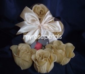 Scented Rose Shaped Soaps in Heart Box - Ivory - with Satin Ribbon- Wedding Favors