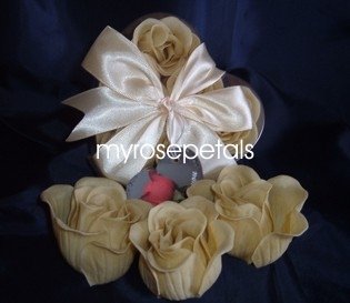 Scented Rose Shaped Soaps in Heart Box - Ivory (Set of 12)- with Satin Ribbon- Wedding Favors