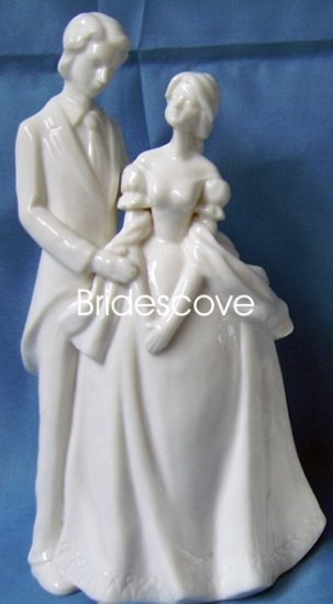 Porcelain Wedding Bride and Groom Cake Topper - Wedding Decoration / Gift - (HS90312)