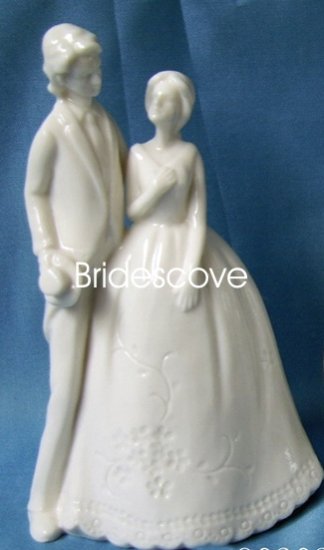 Porcelain Wedding Bride and Groom Cake Topper - Wedding Decoration / Gift - (HS90303)