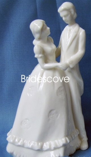 Porcelain Wedding Bride and Groom Cake Topper - Wedding Decoration / Gift - (HS90305)