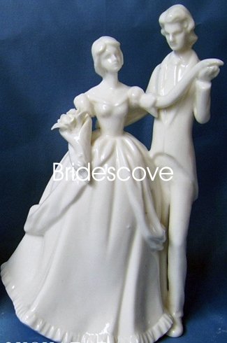 Porcelain Wedding Bride and Groom Cake Topper - Wedding Decoration / Gift - (HS90308)