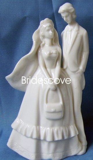 Porcelain Wedding Bride and Groom Cake Topper - Wedding Decoration / Gift - (HS90307)