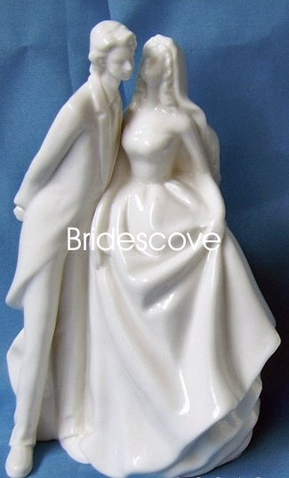 Porcelain Wedding Bride and Groom Cake Topper - Wedding Decoration / Gift - (HS90313)