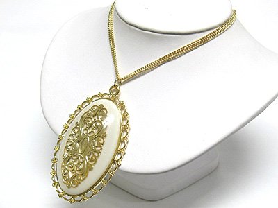Metal filigree oval pendant (C1245WH-22531)