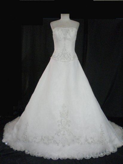 Sexy strapless bodice Artful embellished embroidery lace wedding gown evening address
