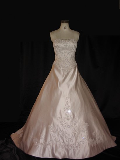 Sexy strapless bodice metallic embroidered long train wedding gown evening address