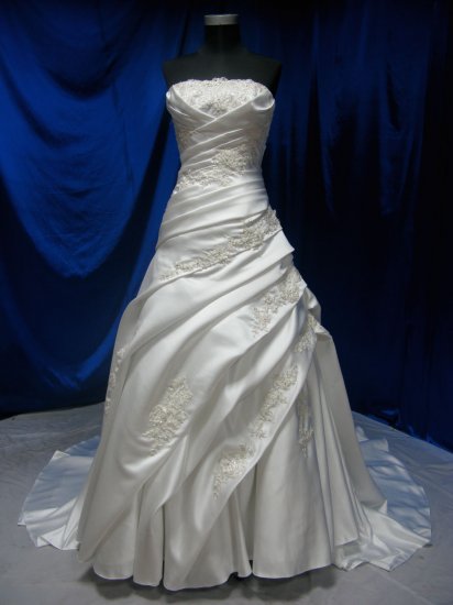 sexy strapless lace santin serpentine train