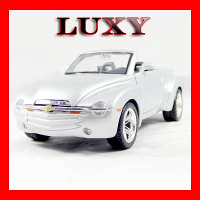 1.25 2004 Chevrolet SSR Maisto Quality Diecast Car Model Silver