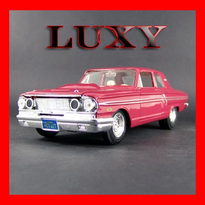 1.24 1964 Ford Fairlane Thunderbolt Maisto Diecast Car Model Red