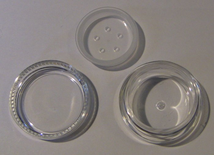 One 5 Gram Plastic Jar With Sifter