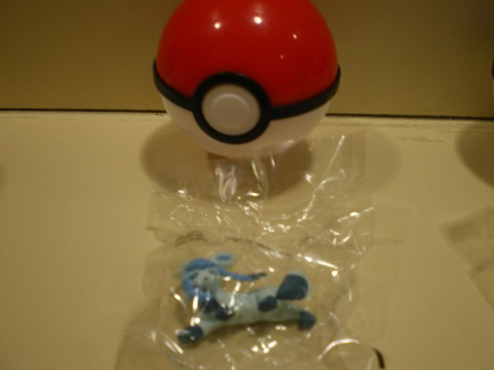 Pokemon Glaceon Chupa Figure
