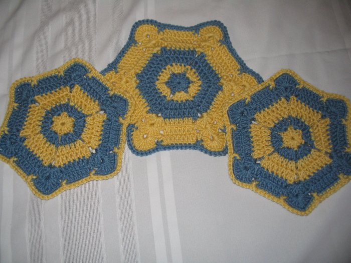 3 PIECE SET POT HOLDERS AND HOT PAD HANDMADE CROCHET CROCHETED