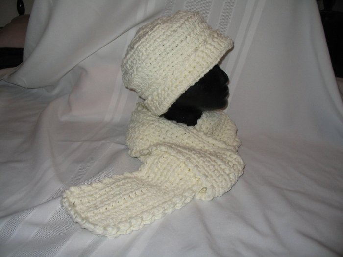 ELEGANT SOFT WHITE HAT & SCARF SET