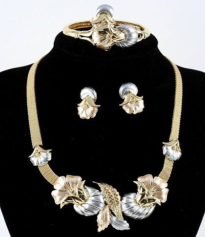 Necklace and Earring and bracelet