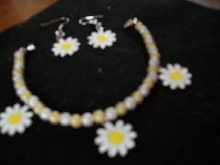 Daisy Charm Bracelet/Earring Set