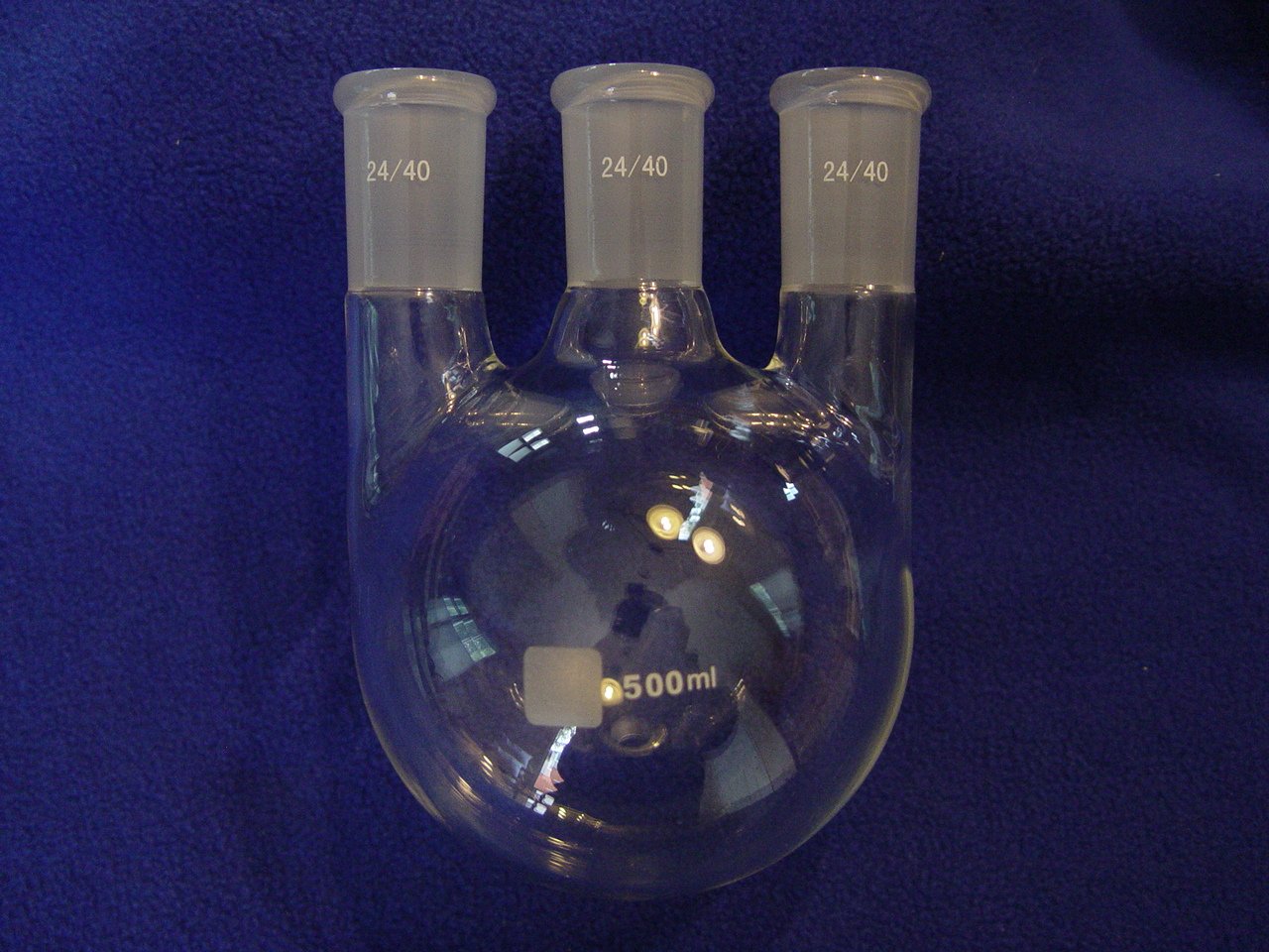 Premium 3-neck Round bottom boiling flask: 24/40, 500ml, straight
