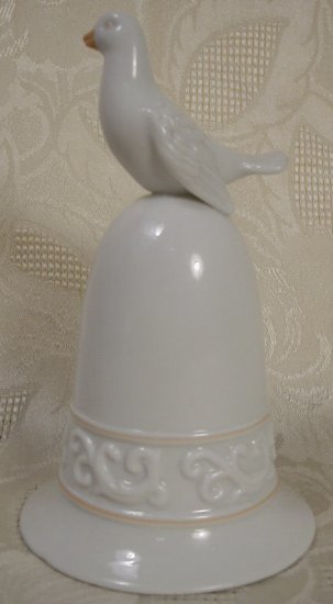 AVON TAPESTRY COLLECTION DOVE PORCELAIN BELL 1981 *SHIPS FREE*