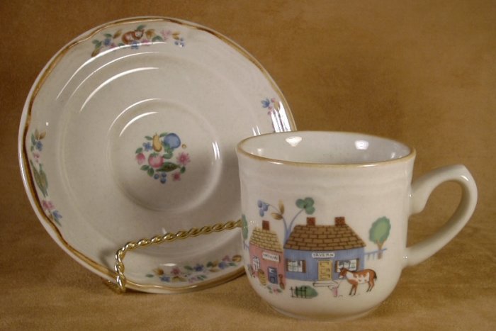 INTERNATIONAL CHINA HEARTLAND VILLAGE CUPS & SAUCERS 4 SETS