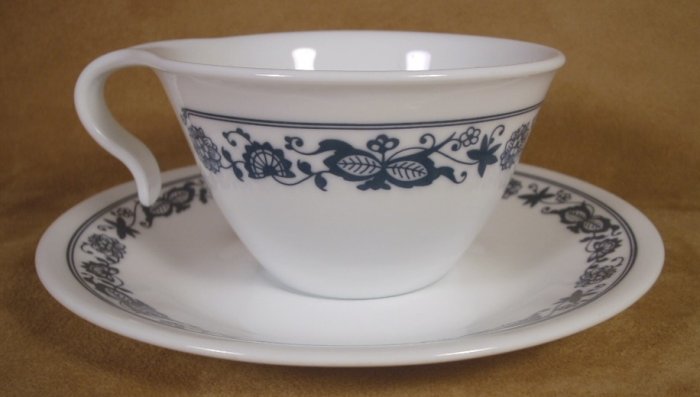 CORELLE OLD TOWN BLUE ONION HOOK HANDLED CUPS & SAUCERS