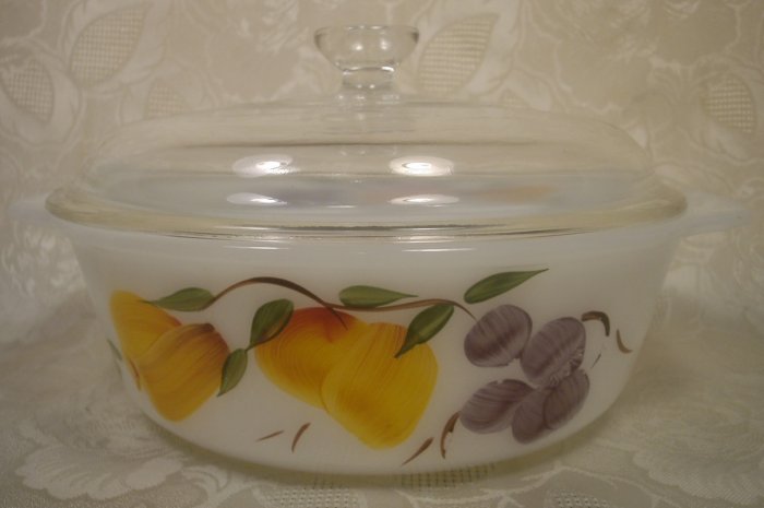 FIREKING GAY FAD FRUIT COVERED CASSEROLE BOWL 1.5 QT.