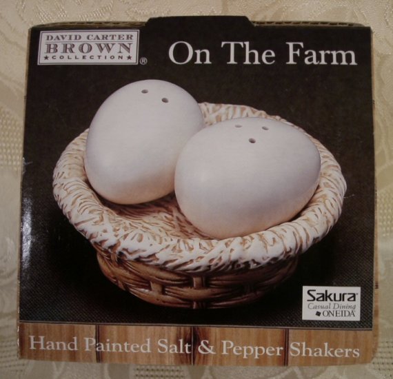 SAKURA ONEIDA ON THE FARM SALT & PEPPER EGGS IN BASKET *NIB*