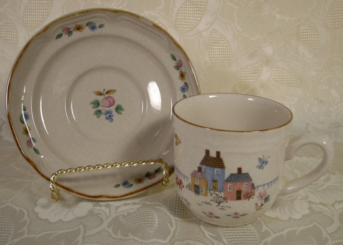 INTERNATIONAL CHINA HEARTLAND CUPS & SAUCERS - 4 SETS