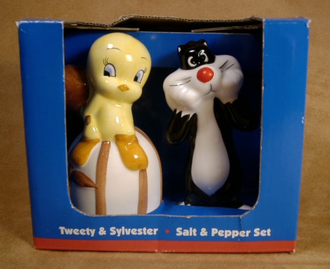 LOONEY TUNES TWEETY & SYLVESTER SALT & PEPPER SET *NIB*