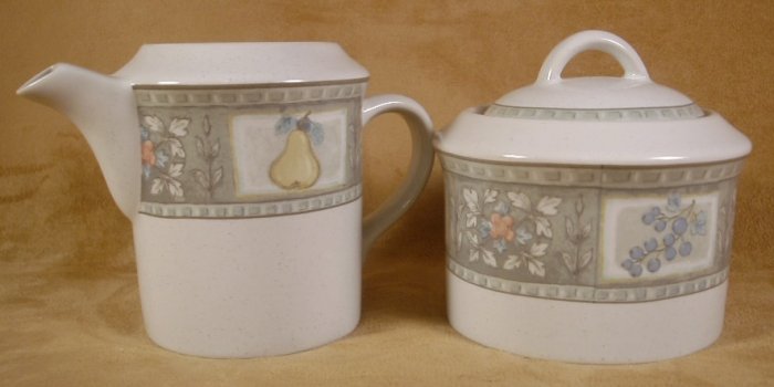 MIKASA STUDIO NOVA SANTA BARBARA SUGAR & CREAMER SET