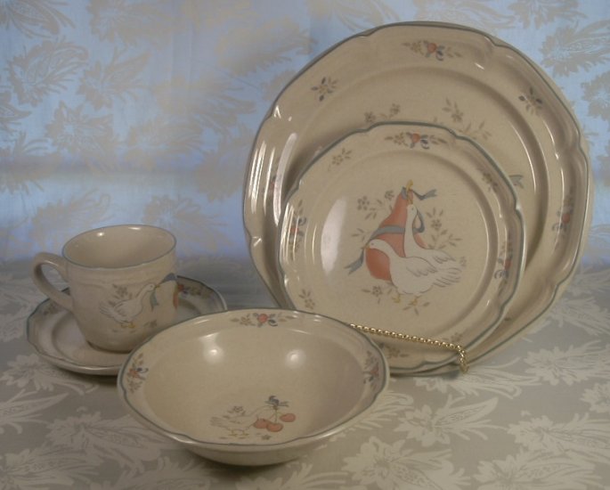 INTERNATIONAL CHINA MARMALADE GEESE 5 PC PLACE SETTING
