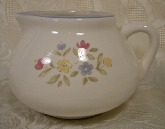 PFALTZGRAFF MEDLEY RED YELLOW BLUE FLORAL GRAVY BOAT