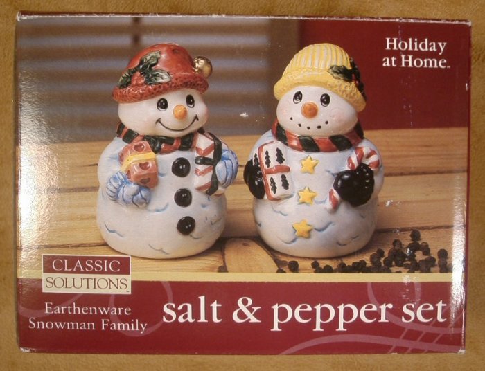 JAY IMPORTS SNOWMAN FAMILY SALT & PEPPER SET *NIB*