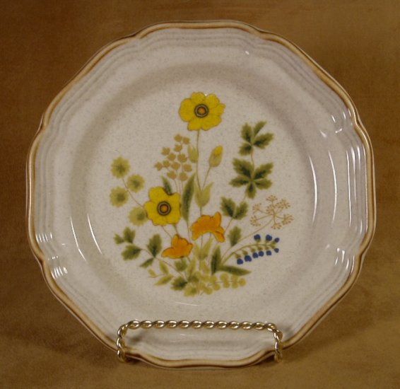 MIKASA GARDEN CLUB FRESH FLORAL 8" SALAD/DESSERT PLATES SET OF 4