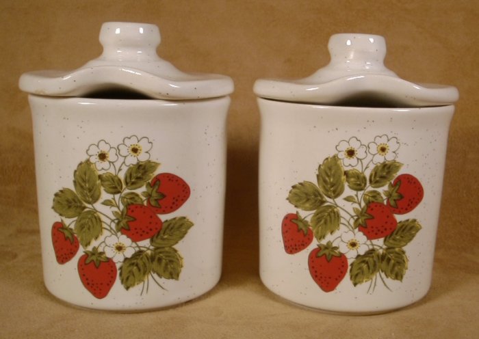 MCCOY STRAWBERRY FIELDS COUNTRY JAM JARS CONDIMENT SET
