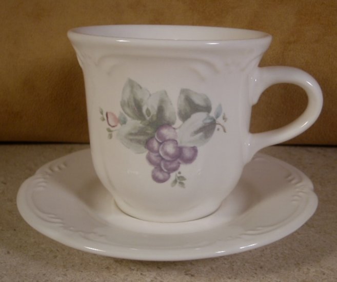 PFALTZGRAFF GRAPEVINE CUPS & SAUCERS 8 PCS. VGC USA