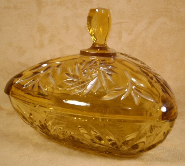VINTAGE AVON GOLDEN AMBER GLASS PINWHEEL COVERED BOX