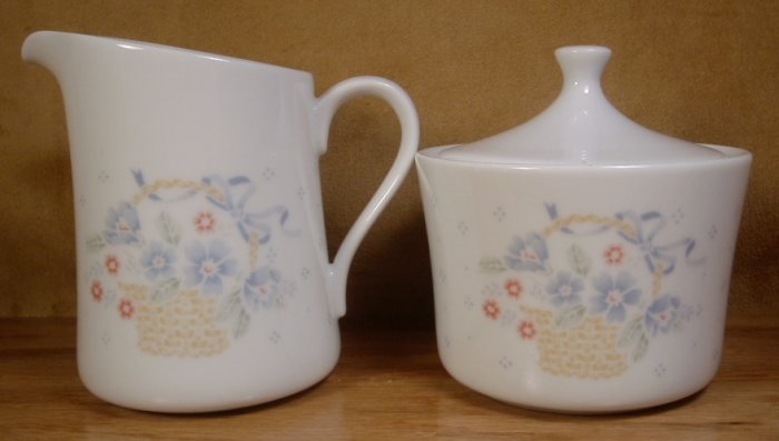 CORNING CORELLE COUNTRY CORNFLOWER CREAM & SUGAR SET
