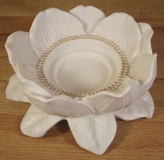 PARTYLITE MAGNOLIA IVORY PORCELAIN PILLAR HOLDER