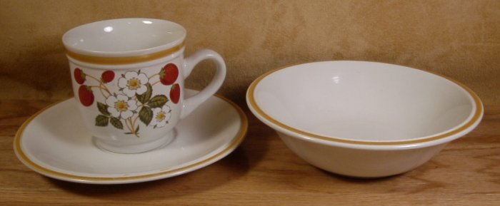 SHEFFIELD STRAWBERRIES N CREAM CUPS SAUCER BOWL 4 PC
