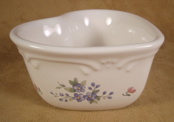 PFALTZGRAFF MEADOW LANE SMALL HEART SHAPED BOWLS -2