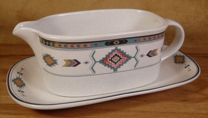 MIKASA STUDIO NOVA ADIRONDACK GRAVY BOAT SERVER W/LINER