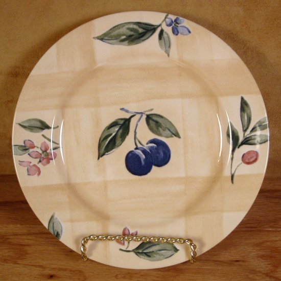 NIKKO SPRING DANCE #9830 FRUIT FLORAL SALAD PLATES EUC