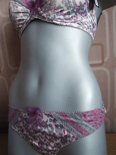 Gossard Camouflage Candy medium 12/14 thong BNWT