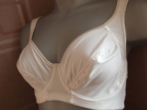 32e white ex m&s full cup underwired sports bra BNWOT