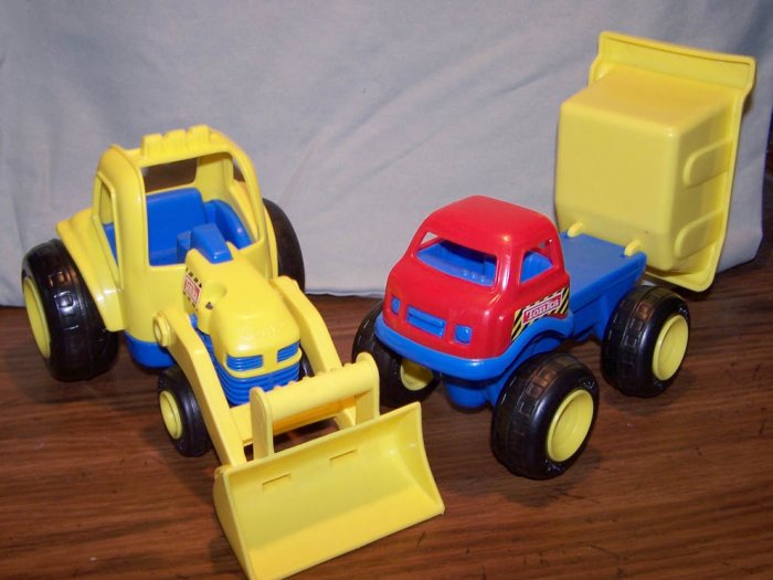 Tonka Plastic Dump Truck and Tractor/Loader