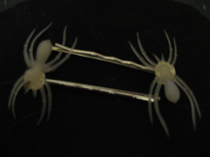 Glow in Dark Spider Hair-Pins Halloween Club 2 spiders