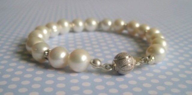 Handcrafted Classic Pearl Bracelet with Swarovski Crystals SOPHIE by Rivkas Collections