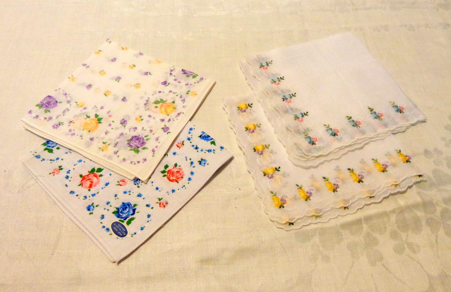 Lot of 4 vintage hankies 2 embroidered linen 2 printed cotton white look unused ll3507