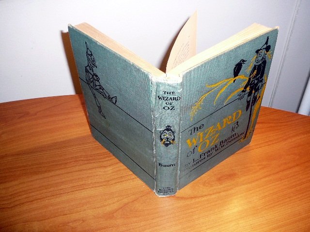 The Wizard of Oz, 2nd edition. 2nd state. Printed in early 1900s. 16 color plates.
